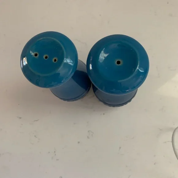 Le Creuset Azure Salt and Pepper Set - Picture 2 of 3